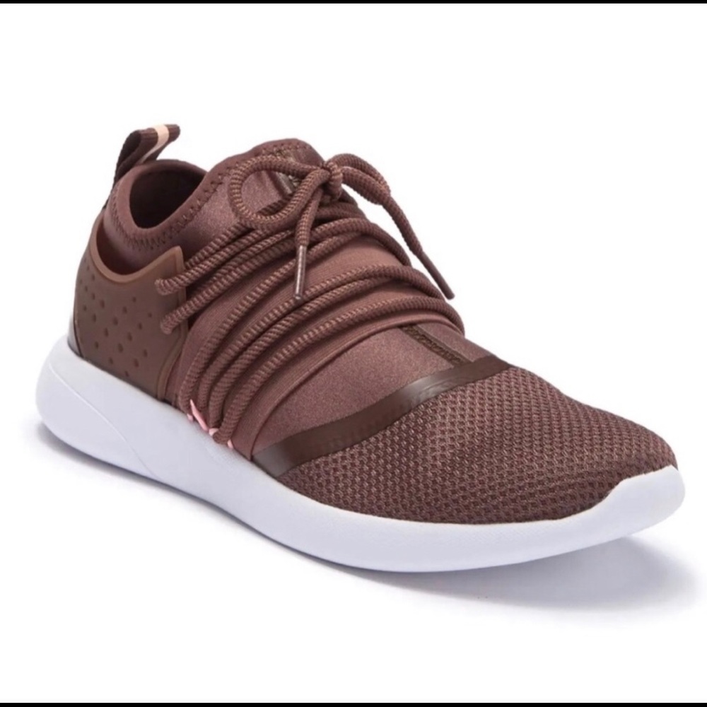 New! Fabletics Pismo II Tennis Shoes sz 10